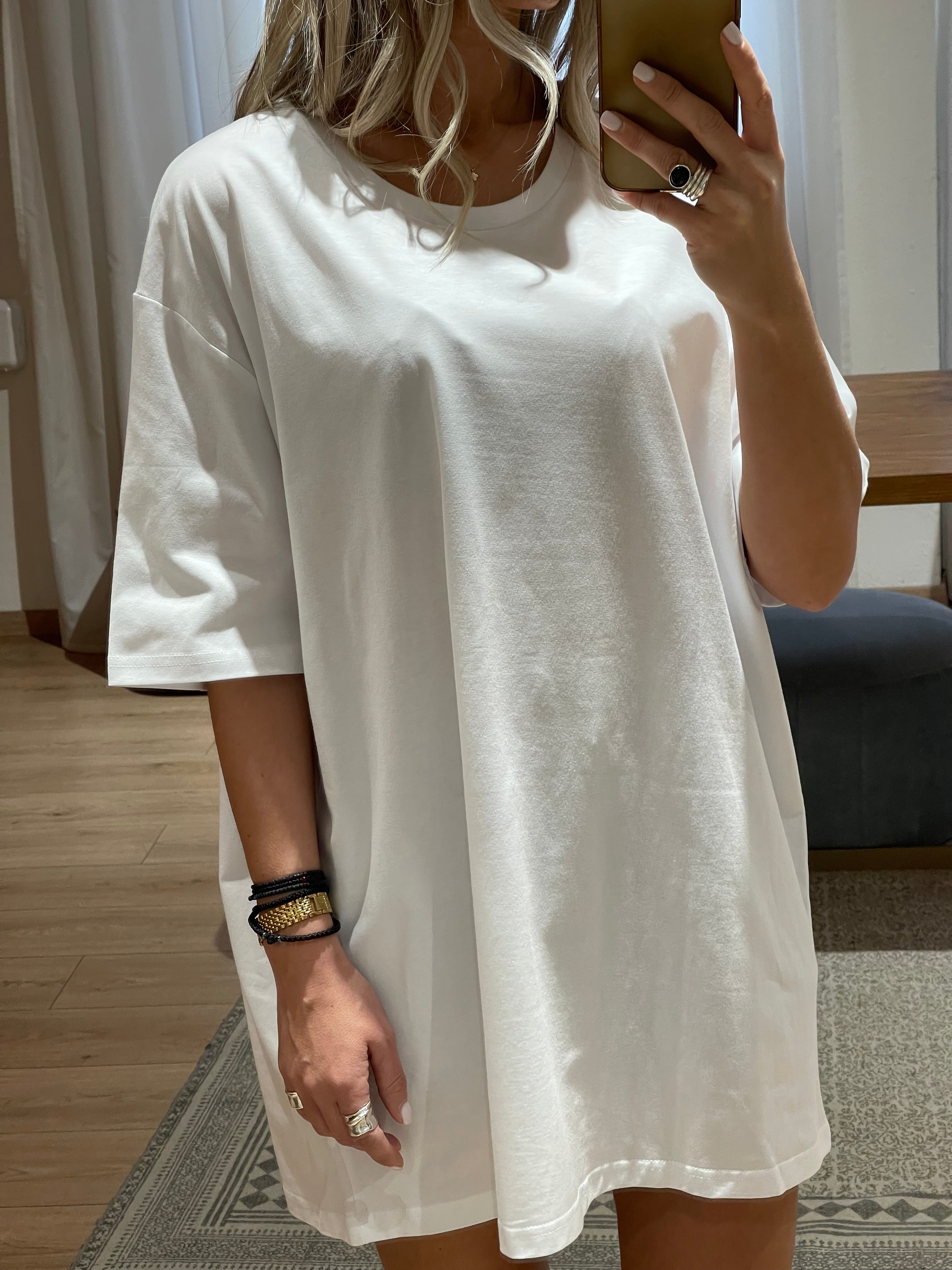Unisex Oversized Tshirt “Chilling” White