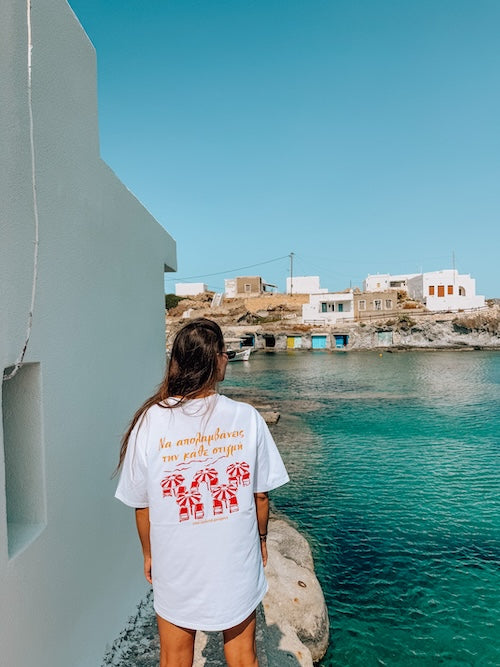Unisex oversized T-shirt ‘να απολαμβάνεις’ λευκό