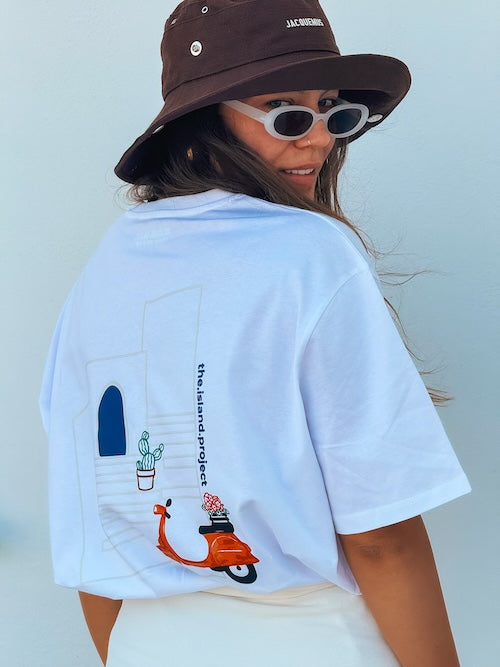 Unisex oversized T-shirt ‘να φύγουμε παρέα’ λευκό