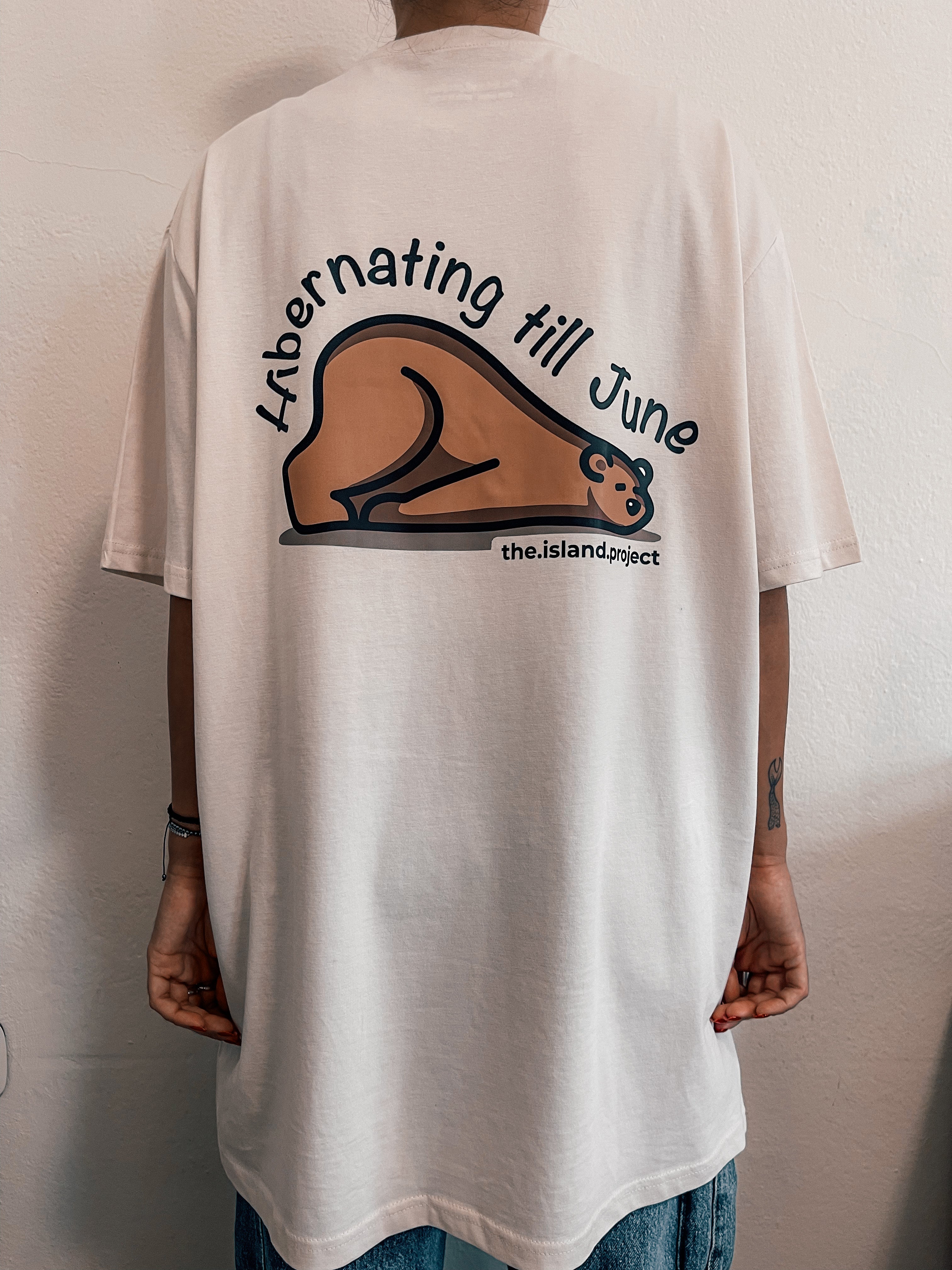 Unisex Oversized T-Shirt "Hibernating till June" ΜΠΕΖ