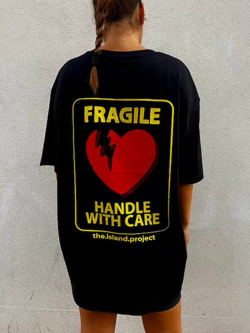 Unisex oversized T-shirt ‘fragile’ black