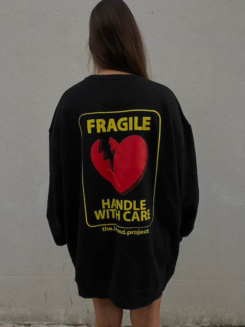 Unisex oversized hoodie ‘fragile’ black