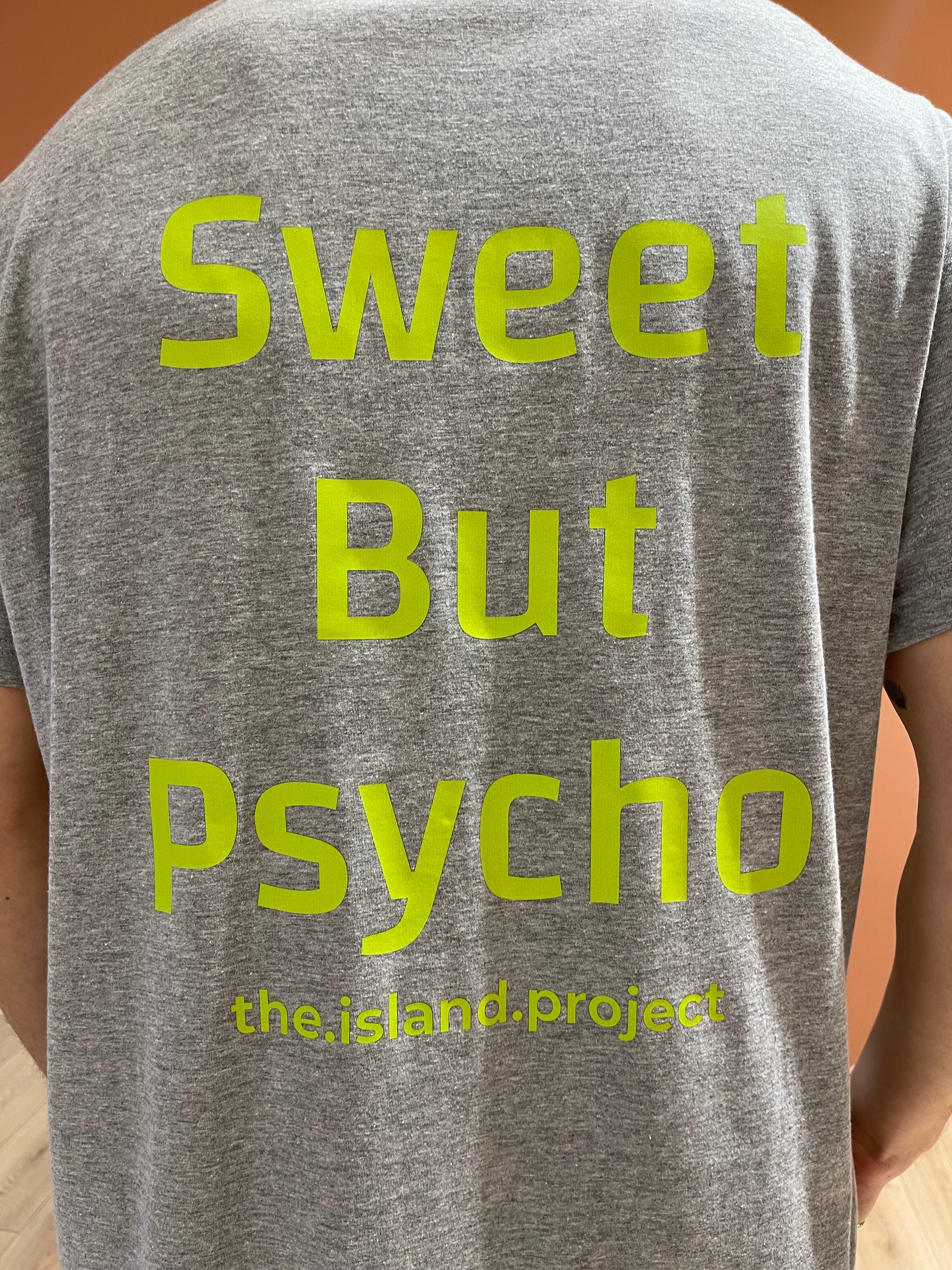 Unisex Oversized Tshirt "Sweet but Psycho" light grey