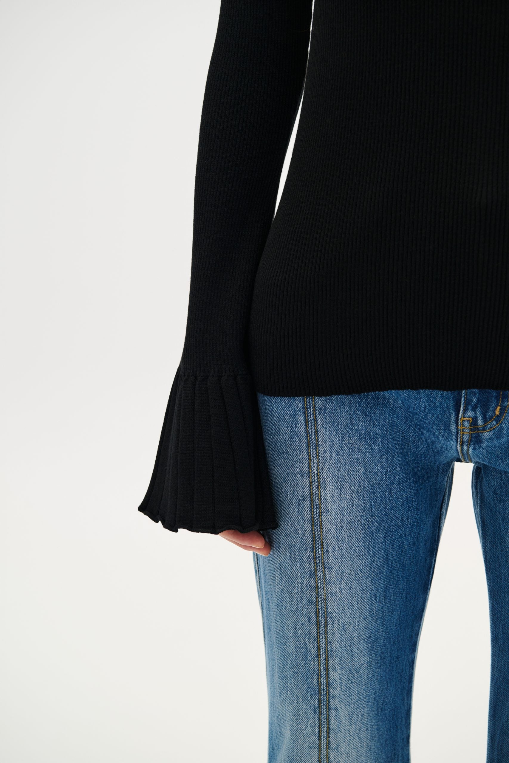 Blouse Ruffled - Black & Ecru